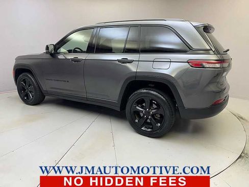 Used 2023 Jeep Grand Cherokee Altitude AWD/4WD image 3