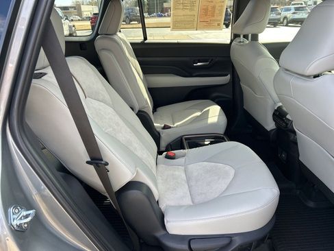 Used 2026 Toyota Grand Highlander AWD Hybrid image 23