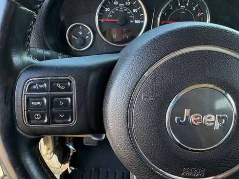 Used 2011 Jeep Wrangler Sahara w/ Connectivity Group AWD/4WD image 18