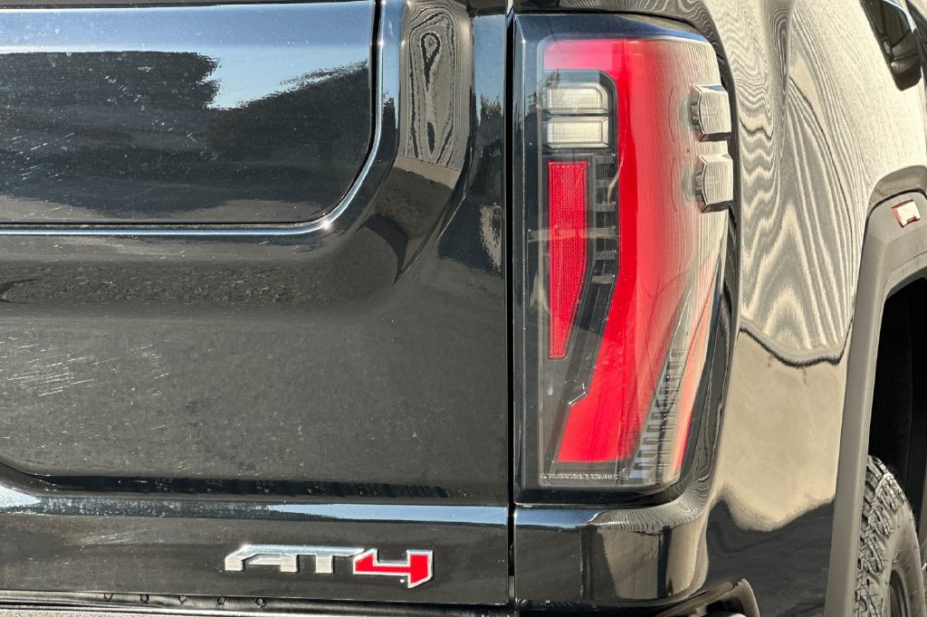 Used 2025 GMC Sierra 2500 AT4 w/ AT4 Premium Plus Package AWD/4WD image 27