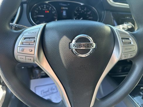 Used 2016 Nissan Rogue S w/ Appearance Package image 16