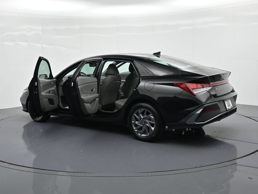 Used 2024 Hyundai Elantra SEL FWD image 24