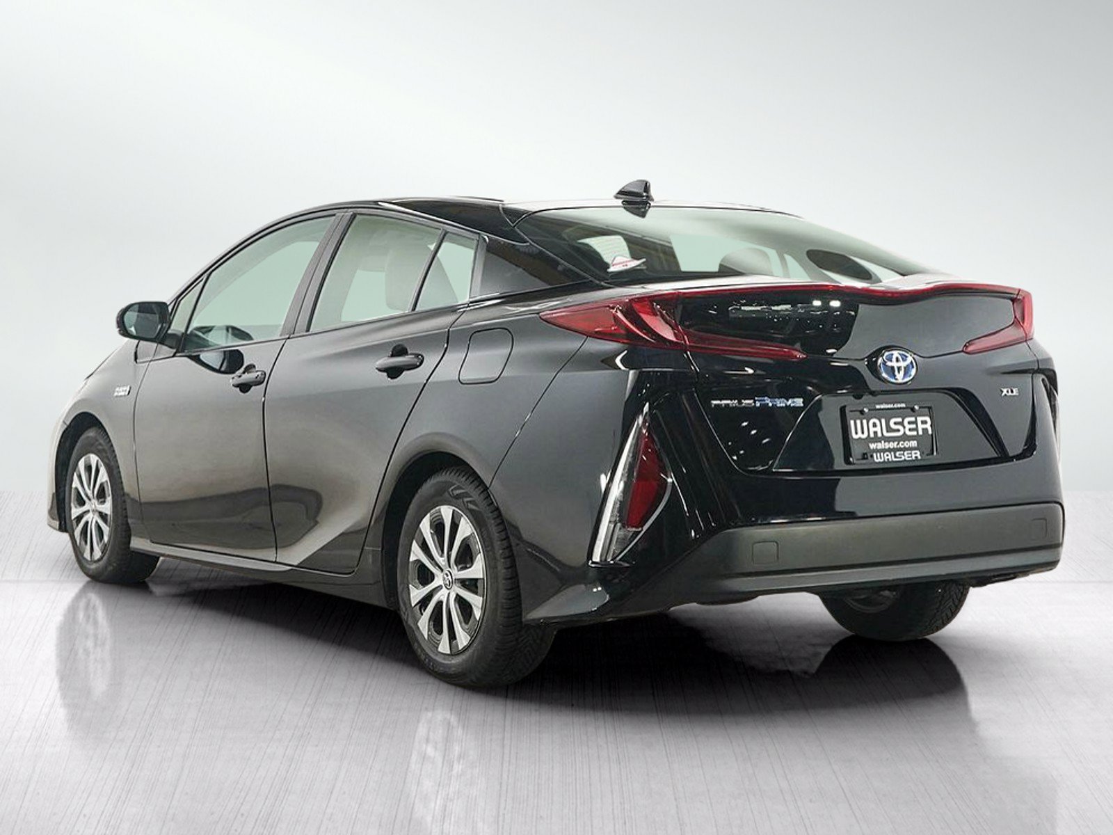 Used 2022 Toyota Prius Prime XLE FWD image 3