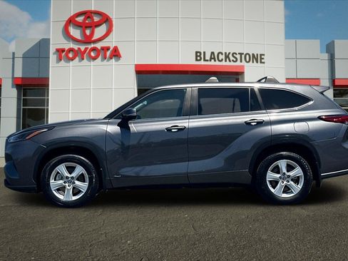 Used 2023 Toyota Highlander LE AWD/4WD image 6