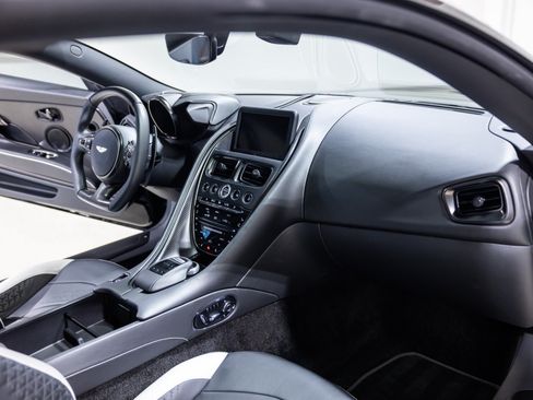 Used 2022 Aston Martin DBS Superleggera RWD image 37