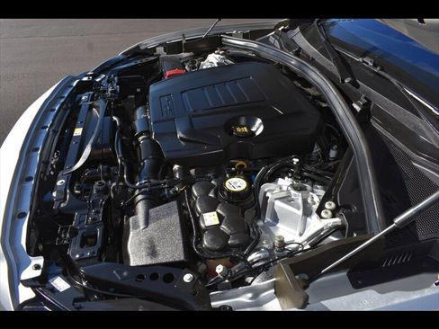 Used 2019 Jaguar F-PACE Premium image 43