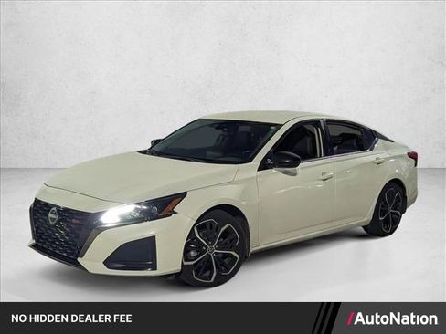 Used 2024 Nissan Altima 2.5 SR FWD image 1