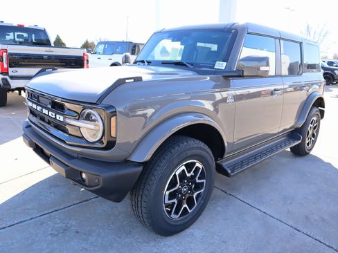 New 2025 Ford Bronco Outer Banks image 11