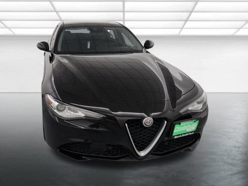 Used 2017 Alfa Romeo Giulia AWD image 2