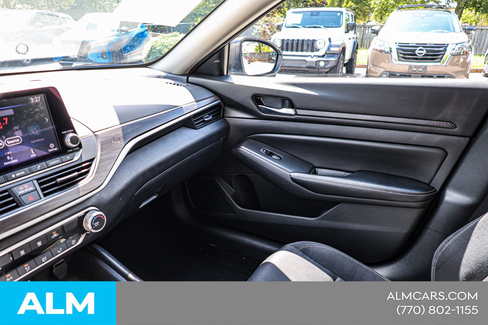 Used 2025 Nissan Altima 2.5 SV FWD image 35