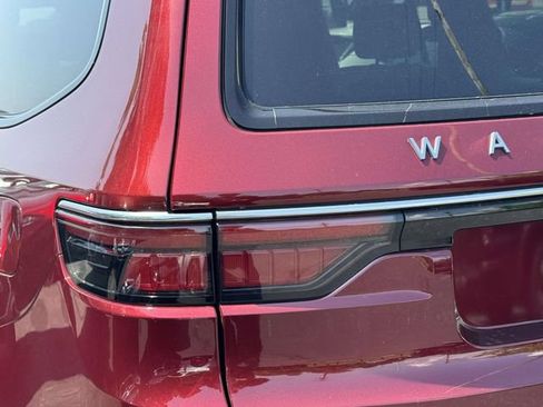 Used 2022 Jeep Wagoneer Series III w/ Flexible Seating Group AWD/4WD image 8