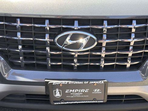 Certified 2025 Hyundai Venue SEL FWD image 6
