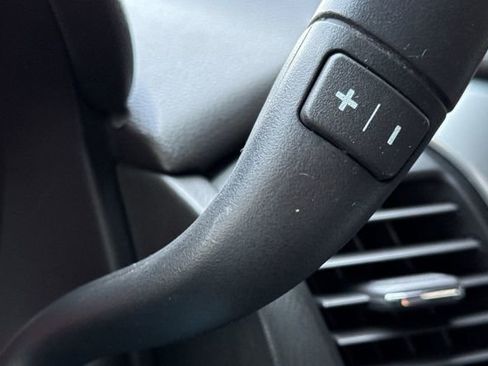 Used 2018 Chevrolet Suburban LT RWD image 40