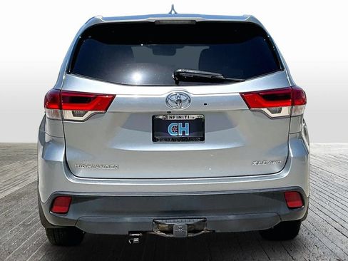 Used 2017 Toyota Highlander XLE AWD/4WD image 7