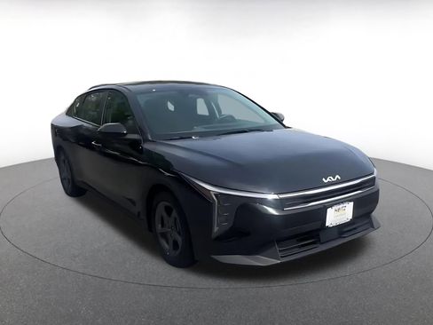 Used 2025 Kia K4 LXS image 3