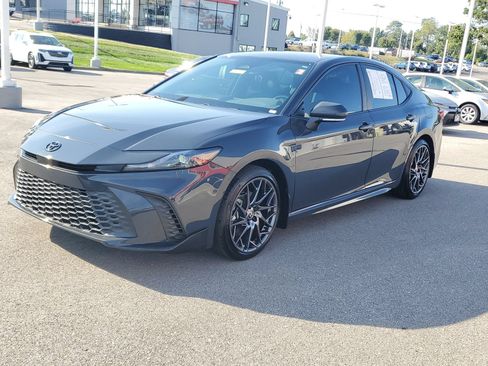 Used 2025 Toyota Camry SE w/ Convenience Package FWD image 2