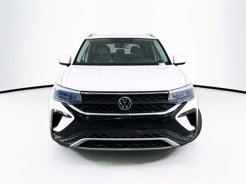 Used 2022 Volkswagen Taos SE w/ IQ.Drive SE Package image 5