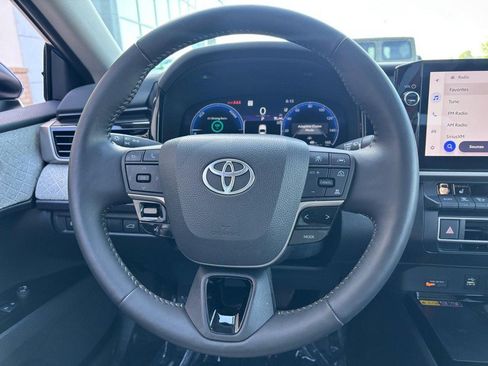 Used 2025 Toyota Camry XLE AWD/4WD image 14