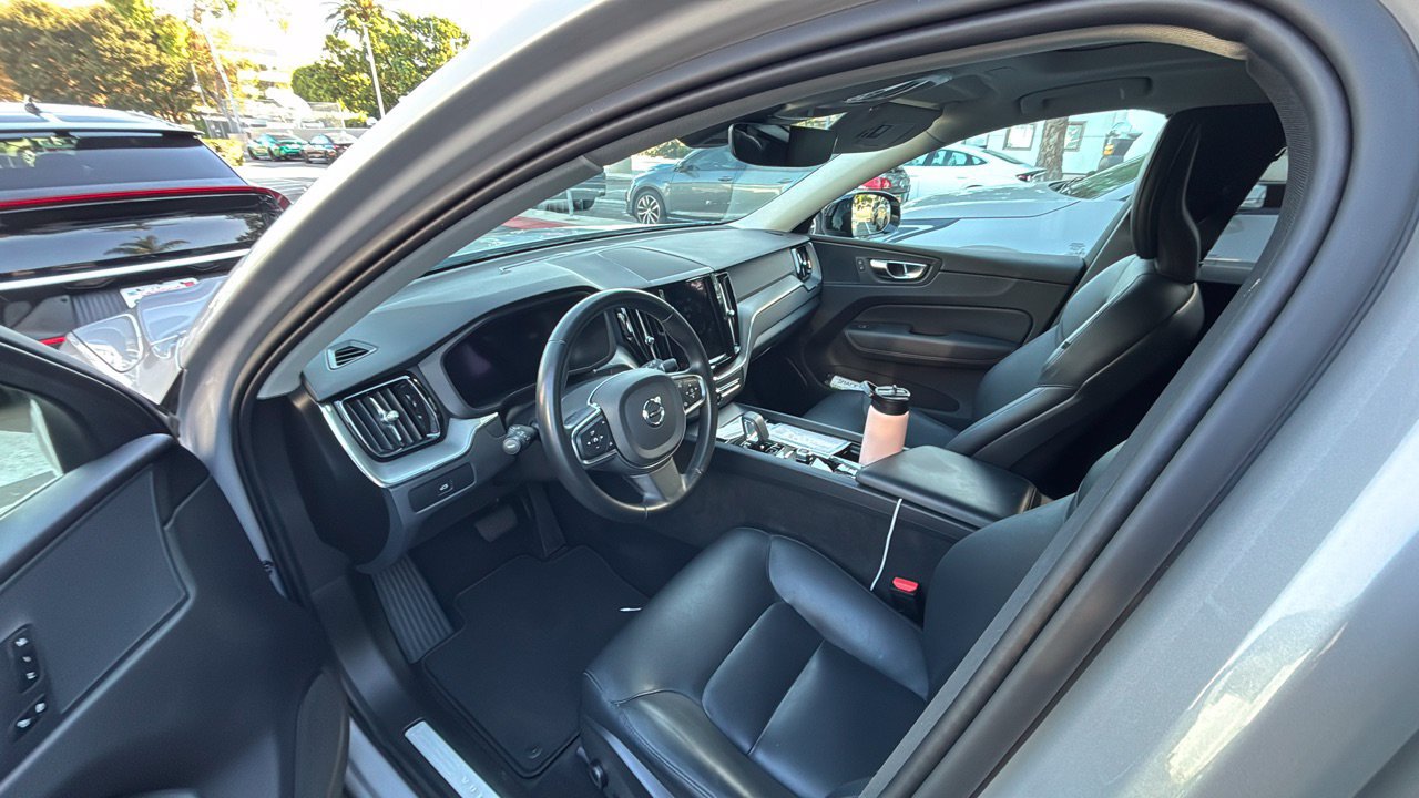 Used 2024 Volvo XC60 B5 Core AWD/4WD image 5