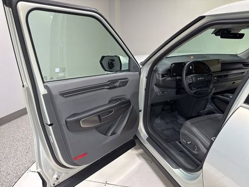 Used 2024 Kia EV9 Light RWD image 11