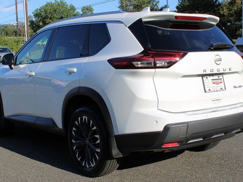 Certified 2025 Nissan Rogue SL w/ Tech Package image 8
