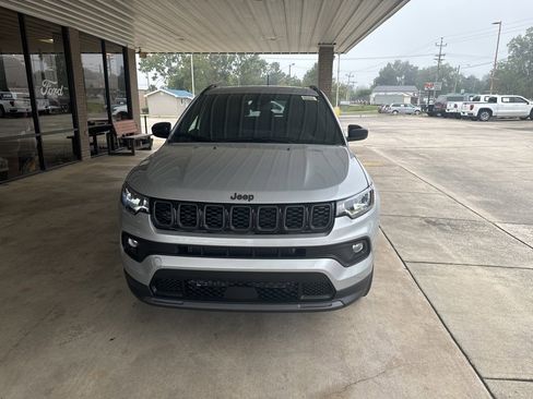 New 2026 Jeep Compass Latitude image 2
