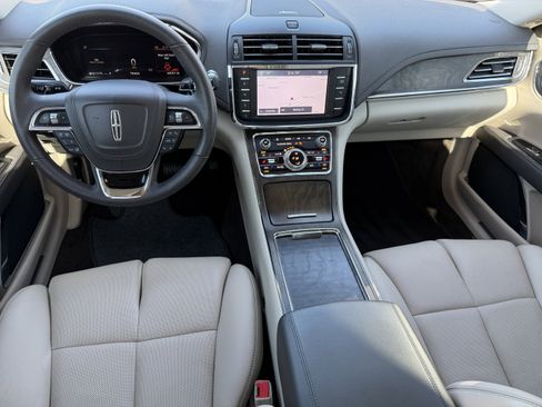 Used 2020 Lincoln Continental w/ Premium Package image 11