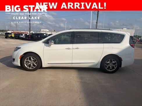 Used 2018 Chrysler Pacifica Limited FWD image 1