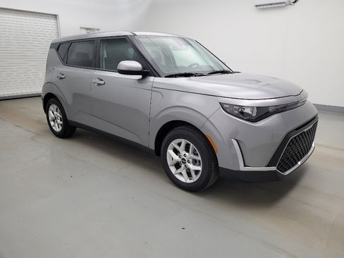 Used 2025 Kia Soul LX w/ LX Technology Package FWD image 11