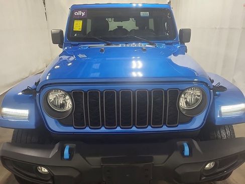 Used 2024 Jeep Wrangler Unlimited w/ Convenience Group AWD/4WD image 5