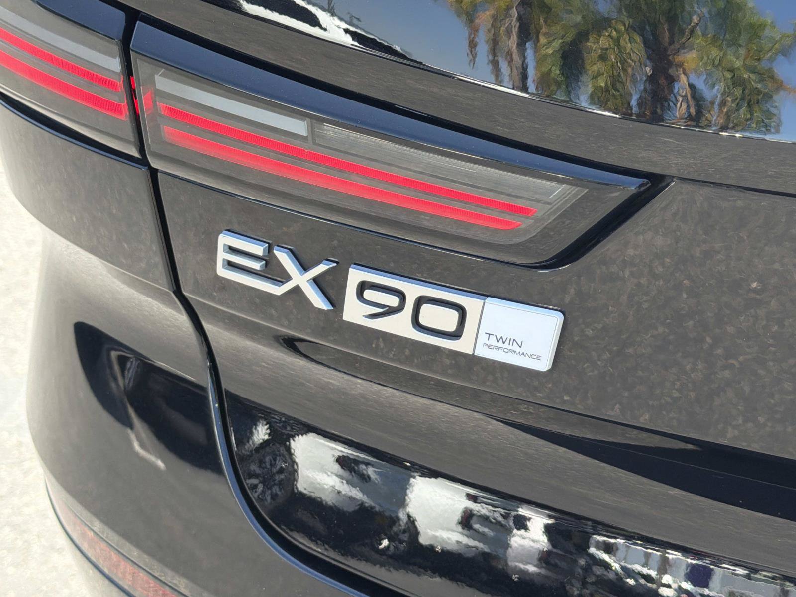 Certified 2025 Volvo EX90 Ultra AWD/4WD image 29