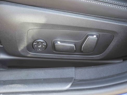 New 2026 BMW 330i Sedan w/ M Sport Package RWD image 17