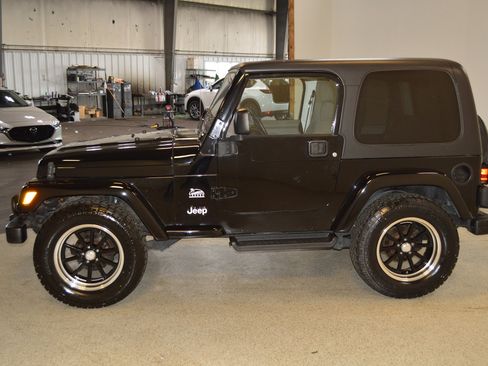 Used 2004 Jeep Wrangler Sahara w/ Dual Top Group AWD/4WD image 6