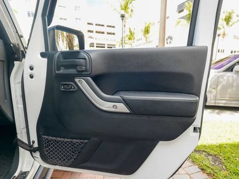 Used 2016 Jeep Wrangler Unlimited Rubicon AWD/4WD image 78