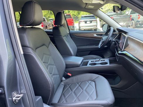 Used 2025 Volkswagen Atlas SE FWD image 34