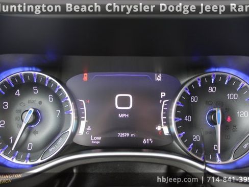 Used 2023 Chrysler Pacifica Touring-L image 16