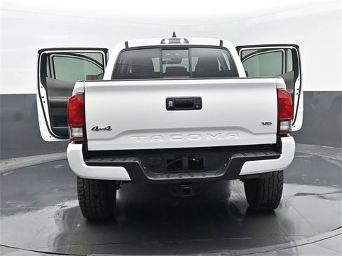 Used 2023 Chevrolet Traverse LT image 24