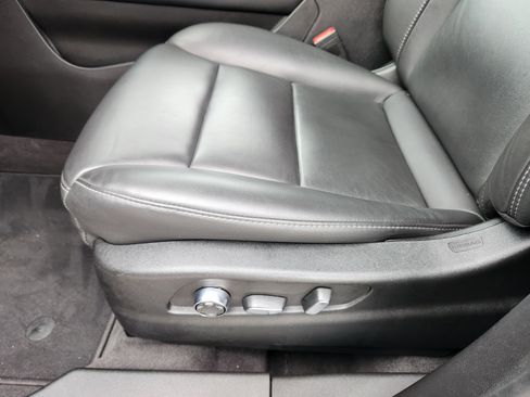 Certified 2025 Cadillac XT4 Premium Luxury image 24