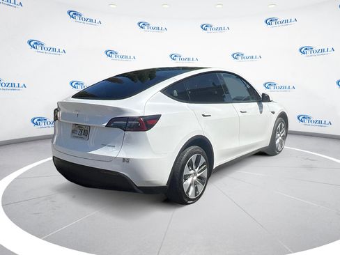 Used 2023 Tesla Model Y AWD image 5