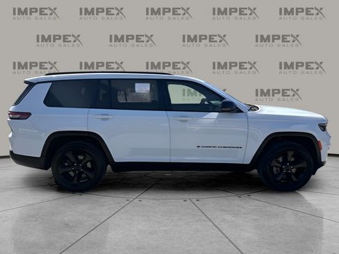 Used 2023 Jeep Grand Cherokee L Laredo image 6