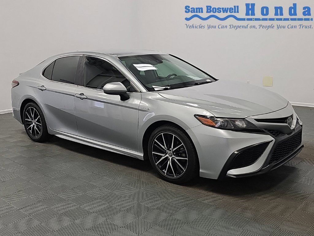 Used 2021 Toyota Camry SE FWD image 1