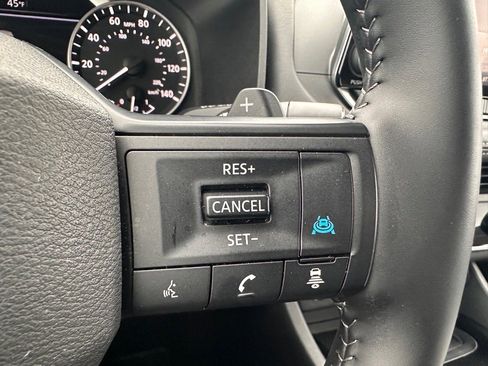 Used 2025 Nissan Rogue SV image 20