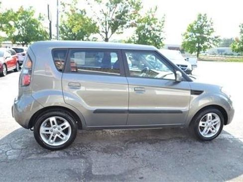 Used 2010 Kia Soul + FWD image 6