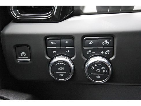 Used 2024 GMC Sierra 1500 AT4 w/ Technology Package AWD/4WD image 19