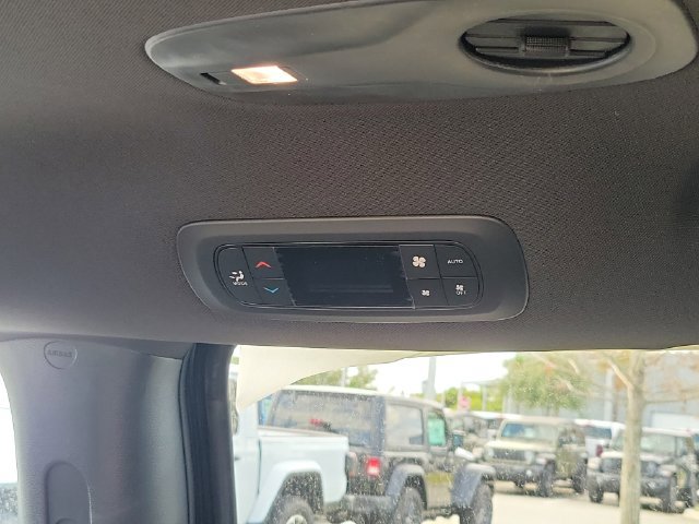 New 2026 Chrysler Voyager LX FWD image 10
