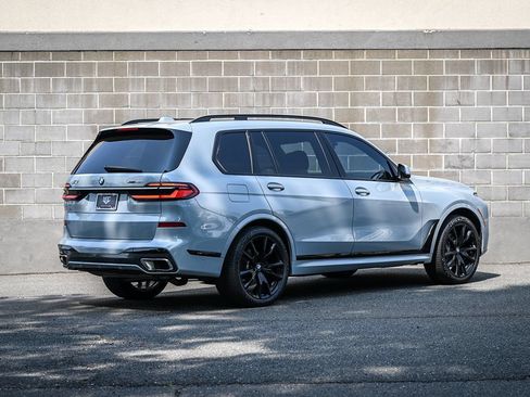 Used 2024 BMW X7 xDrive40i w/ Executive Package AWD/4WD image 3