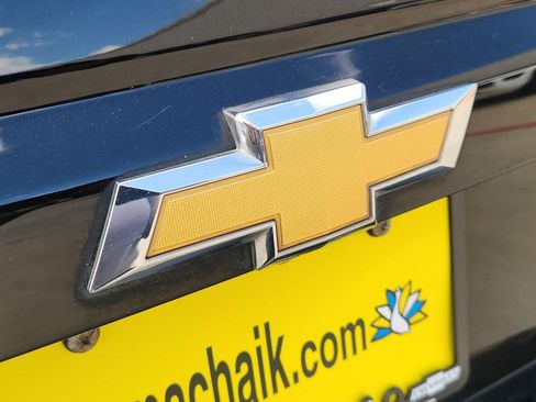 Used 2019 Chevrolet Suburban LT RWD image 32