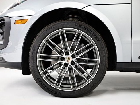 Certified 2026 Porsche Macan AWD/4WD image 13
