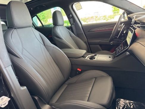 New 2025 Maserati Grecale Modena image 17