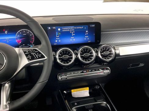 New 2026 Mercedes-Benz GLB 250 4MATIC image 7